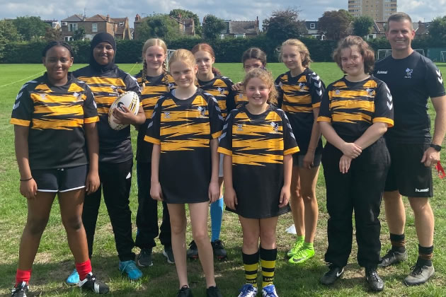 A girls team at Wasps FC