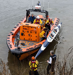 Chiswick RNLI Rescue Soggy Scullers