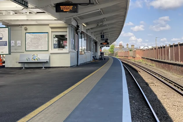 An empty platform at Balham station